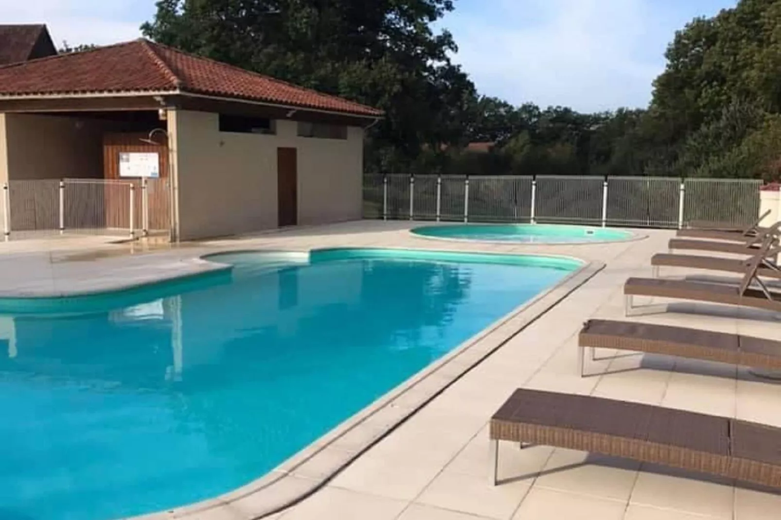 Le Lac Bleu-Pool