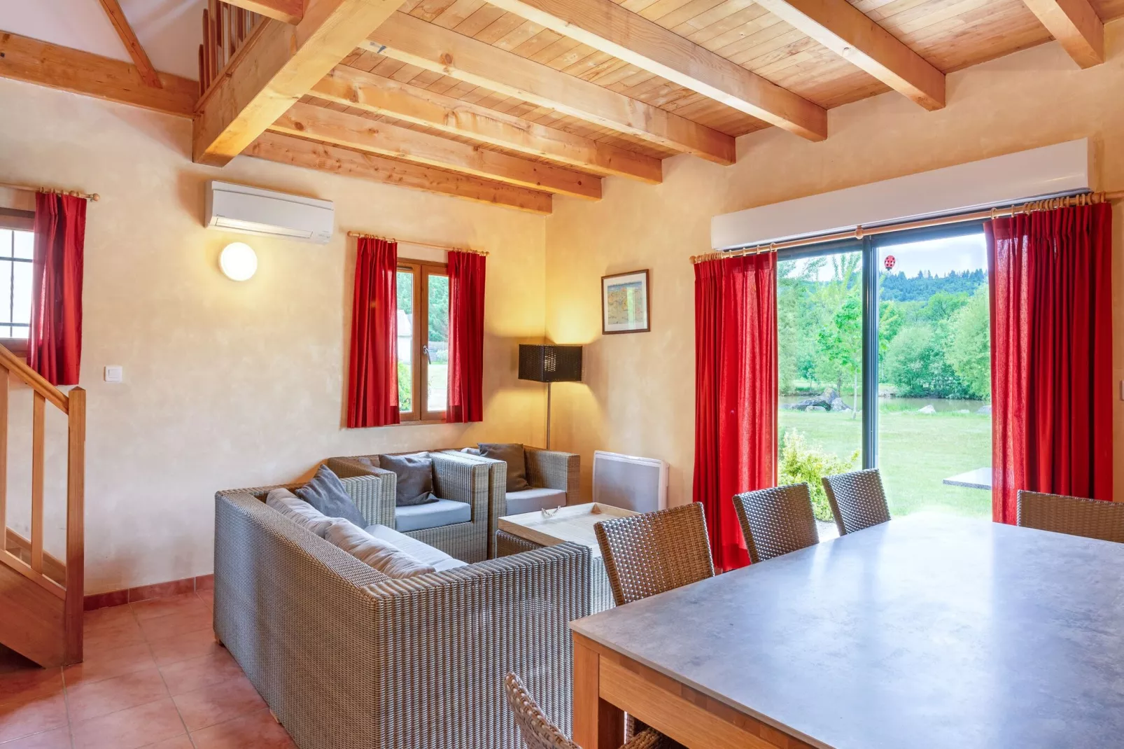 Le Lac Bleu-Living room