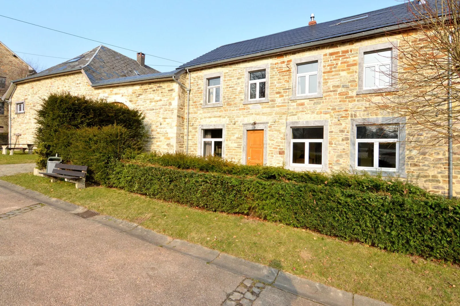 Pays des Sources-Exterior summer