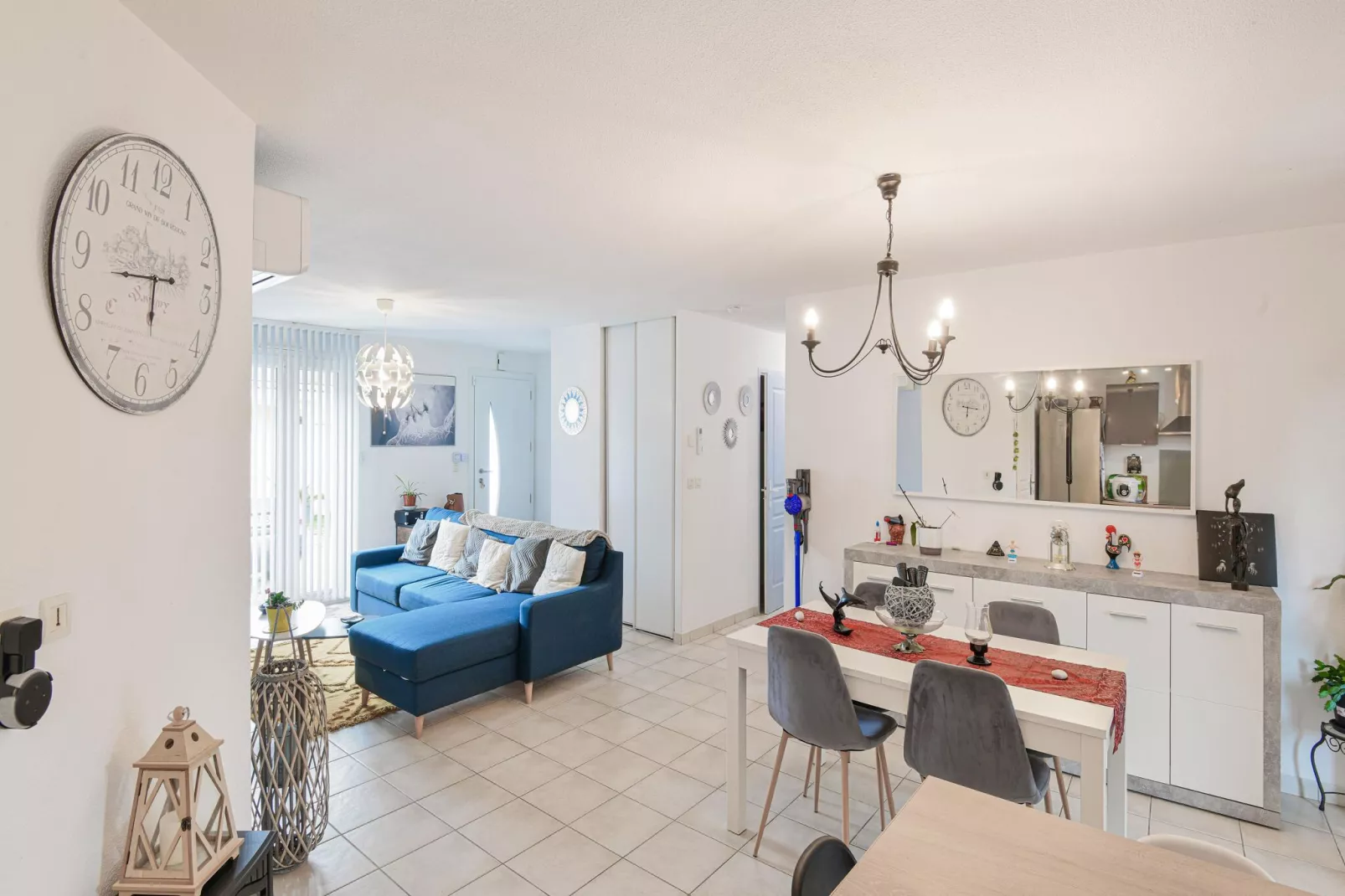 Chambre zen chez l'habitant avec piscine-Living room