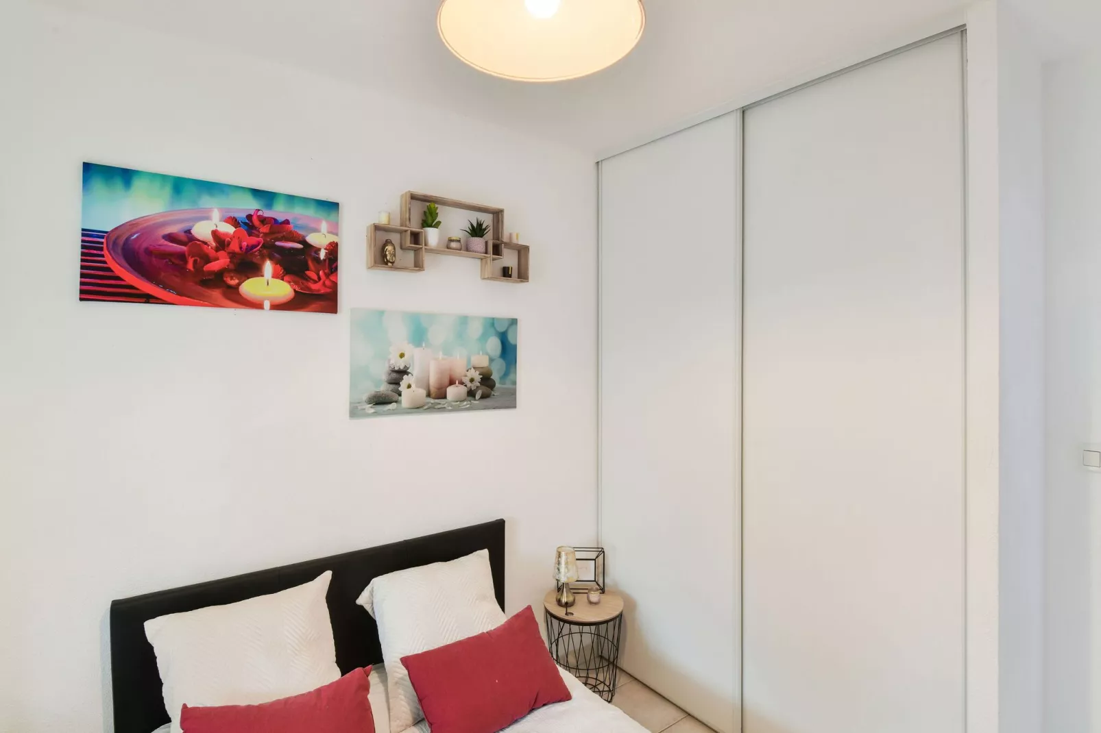Chambre zen chez l'habitant avec piscine-Bedroom