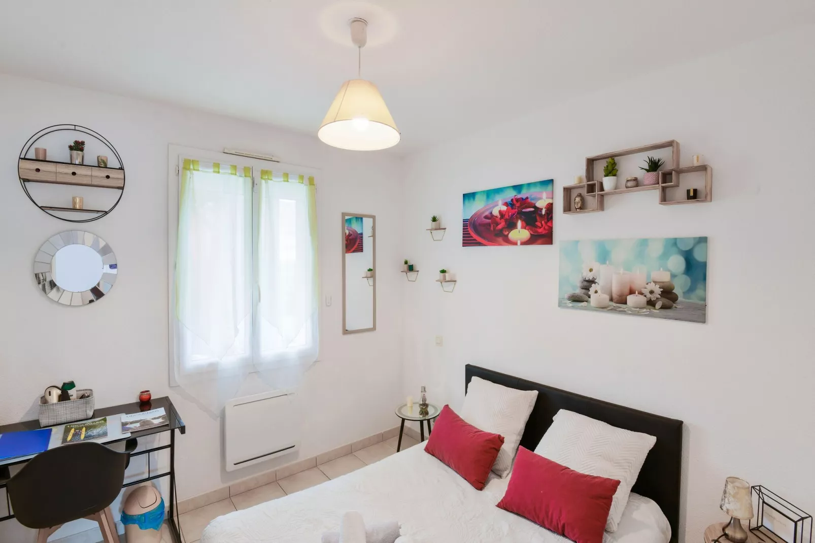 Chambre zen chez l'habitant avec piscine-Bedroom
