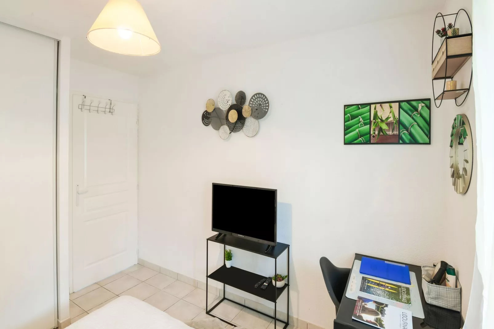 Chambre zen chez l'habitant avec piscine-Bedroom