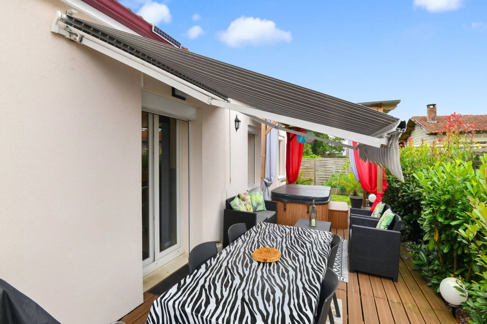 Chambre zen chez l'habitant avec piscine-Terrace balcony