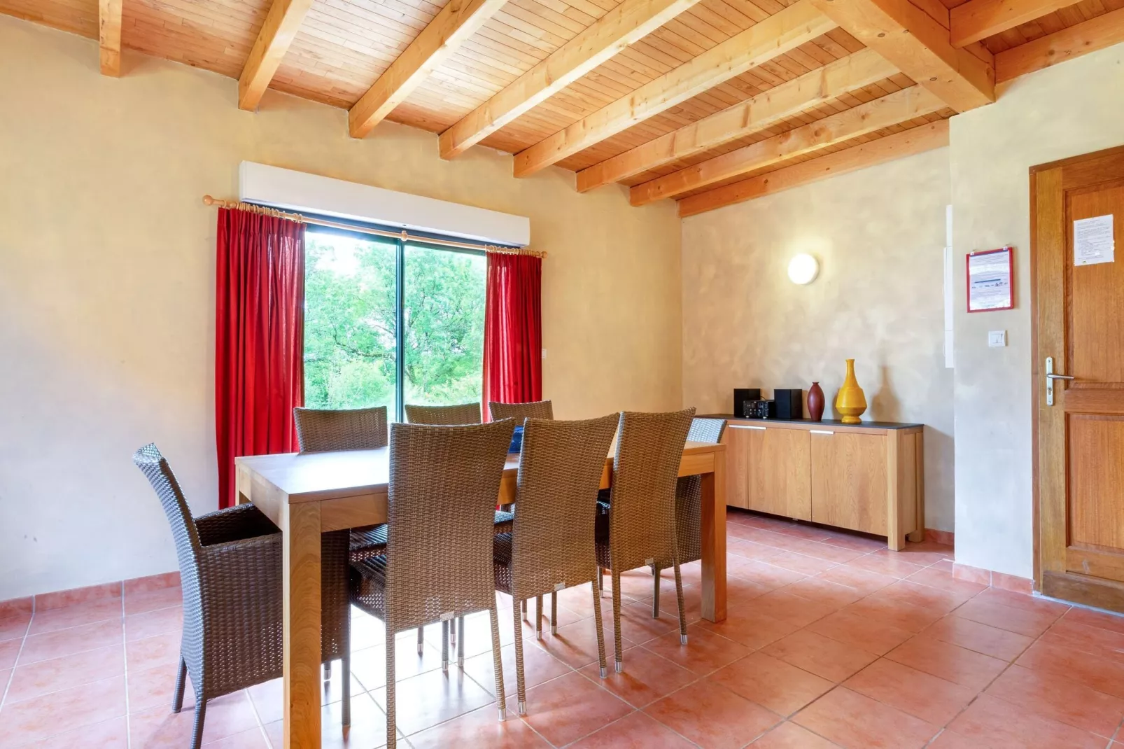 Le Lac Bleu 14-Dining room