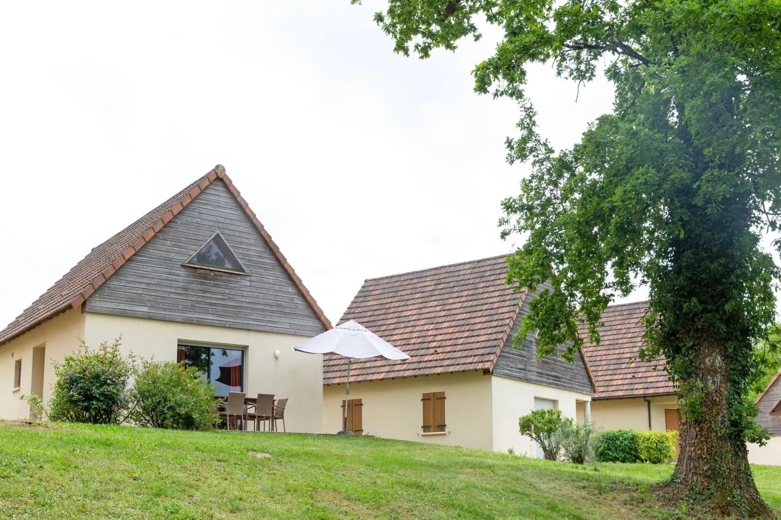 Le Lac Bleu 14-Exterior summer