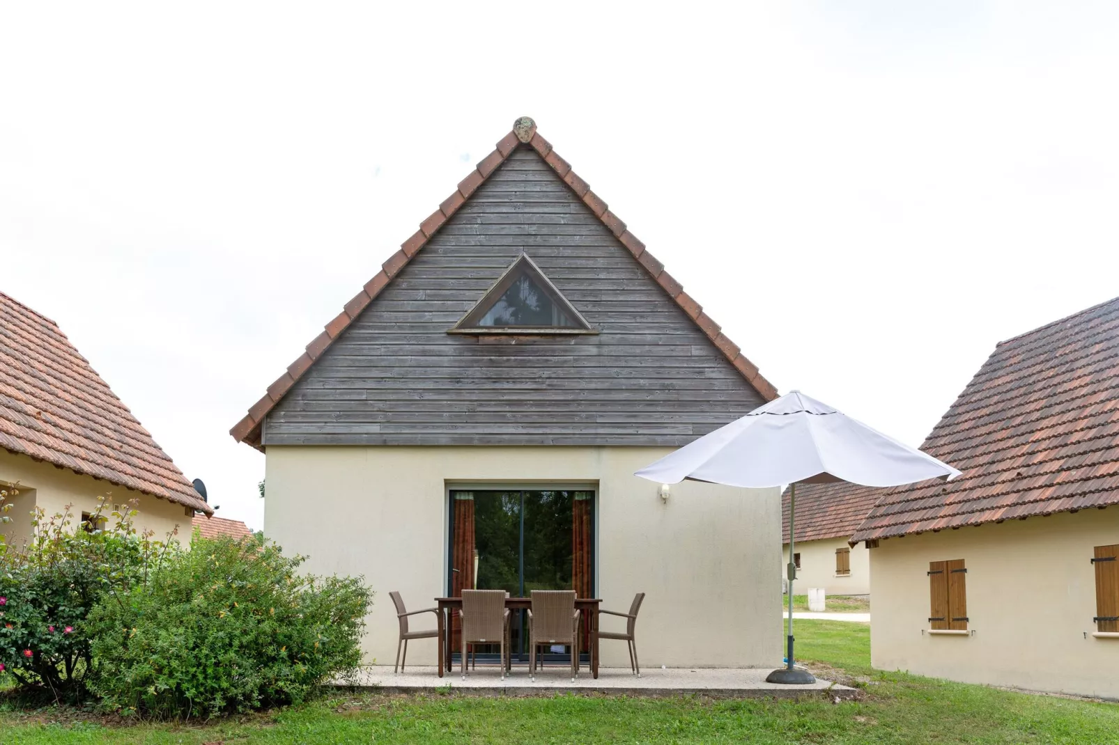 Le Lac Bleu 14-Exterior summer