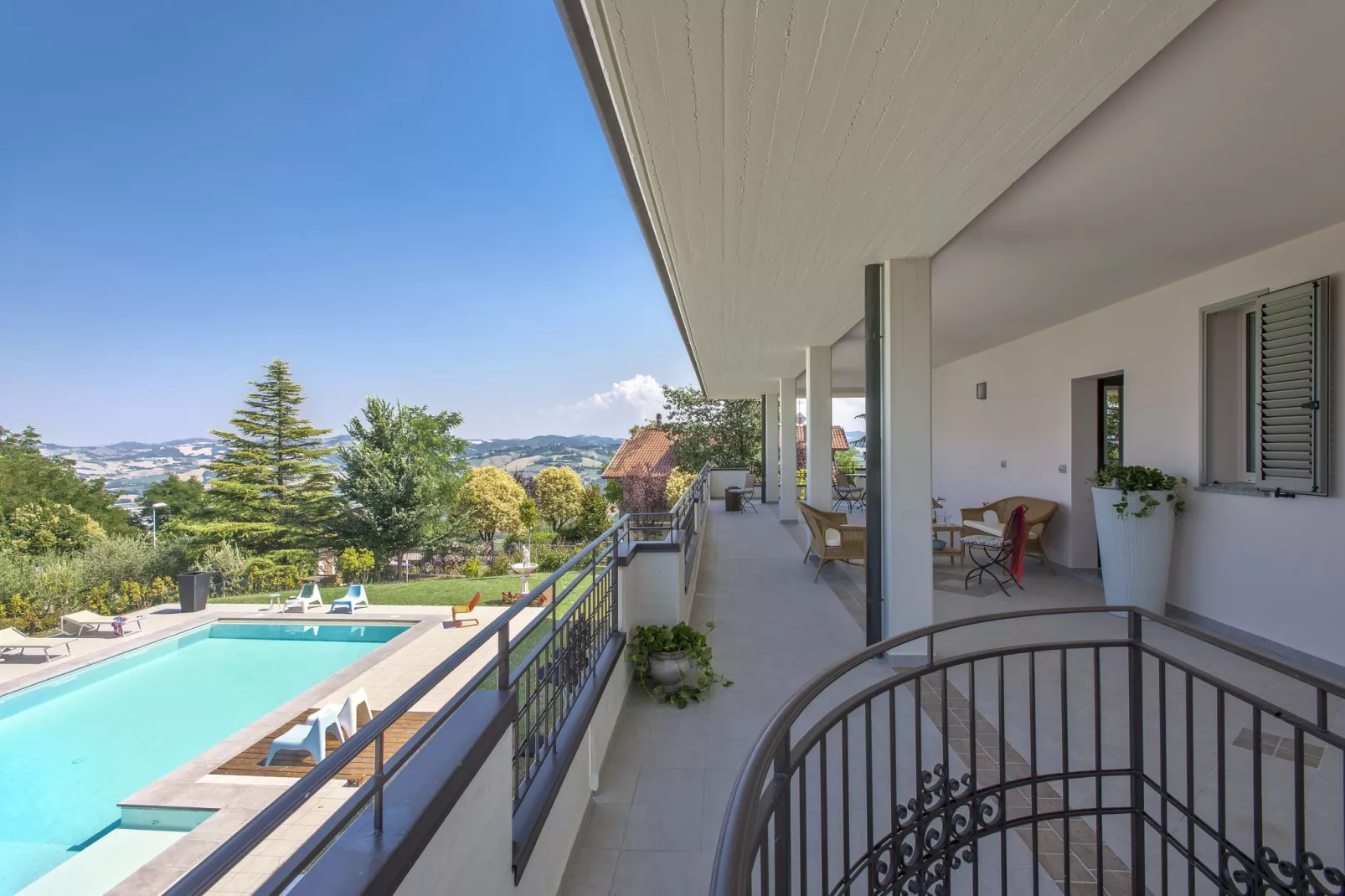 Il Panorama Trenta-Terrassenbalkon