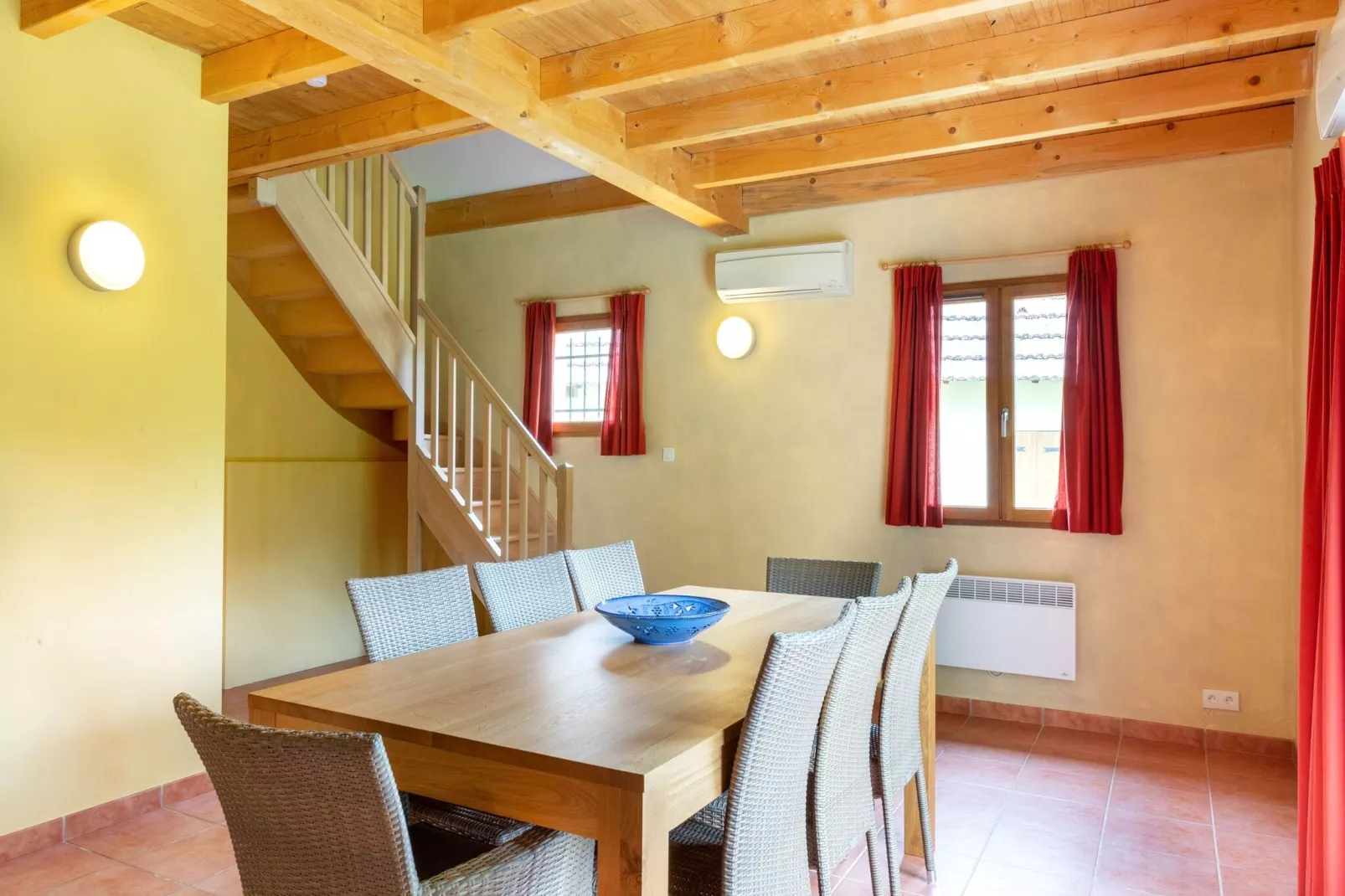 Le Lac Bleu 14-Dining room