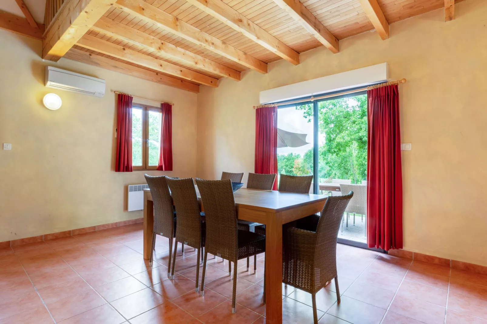 Le Lac Bleu 14-Dining room