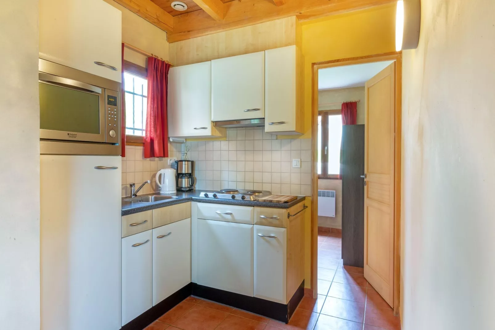Le Lac Bleu 14-Kitchen