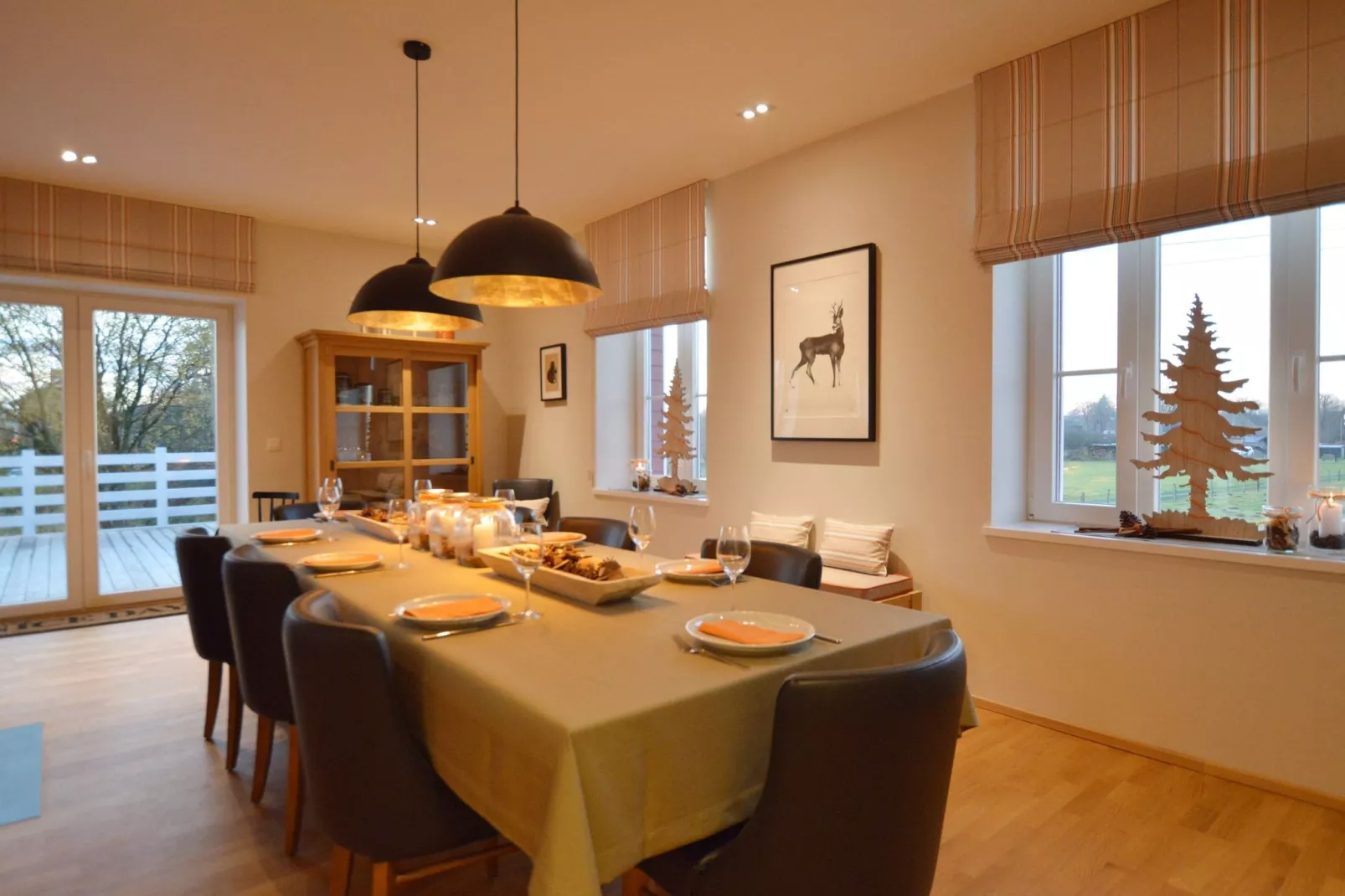 Rod Hus-Dining room