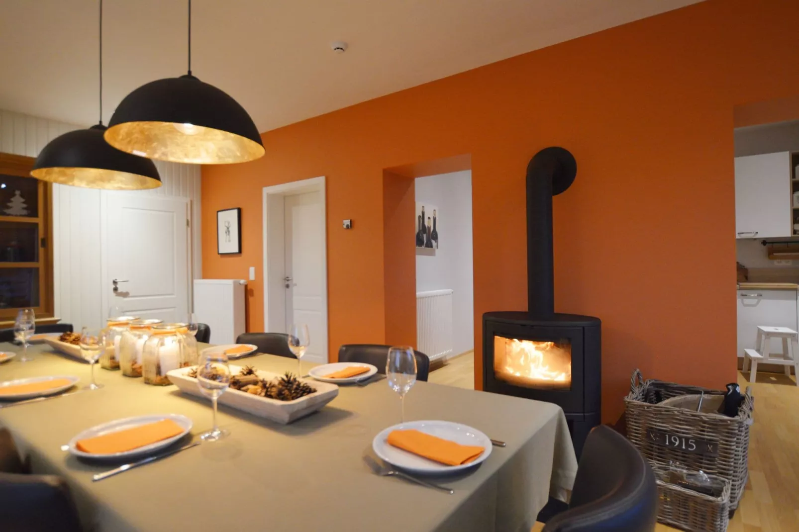 Rod Hus-Dining room