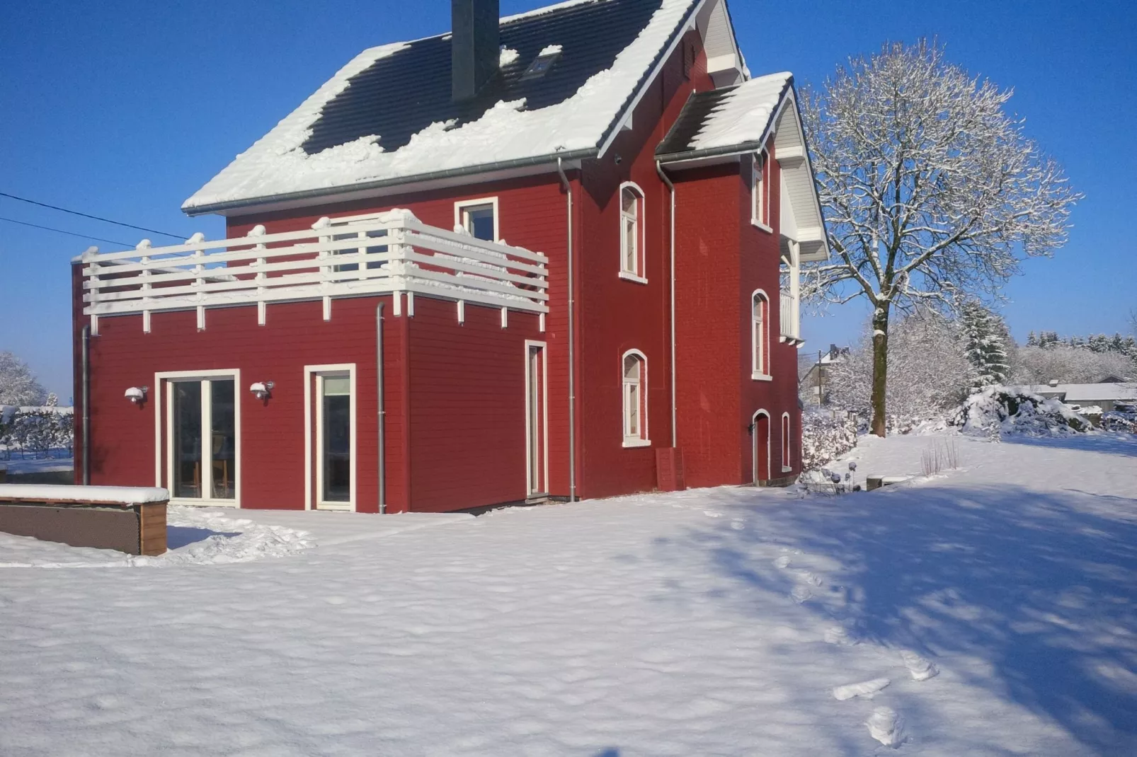 Rod Hus-Exterior winter