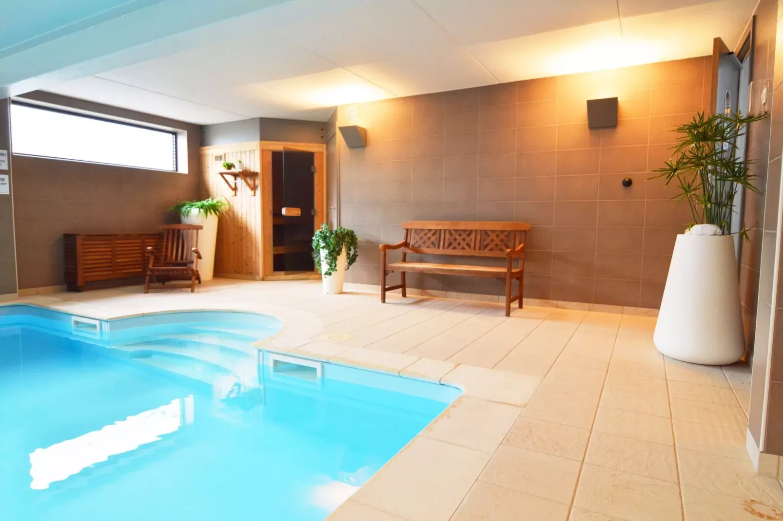 La Grande Bleue-Pool