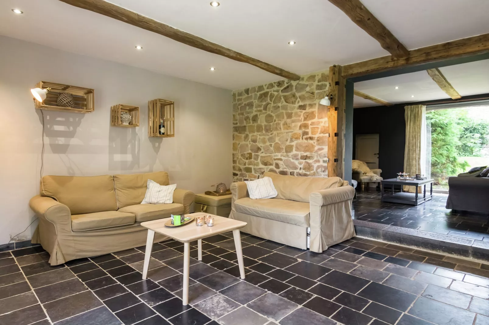 Au Milieu De Nulle Part-Living room