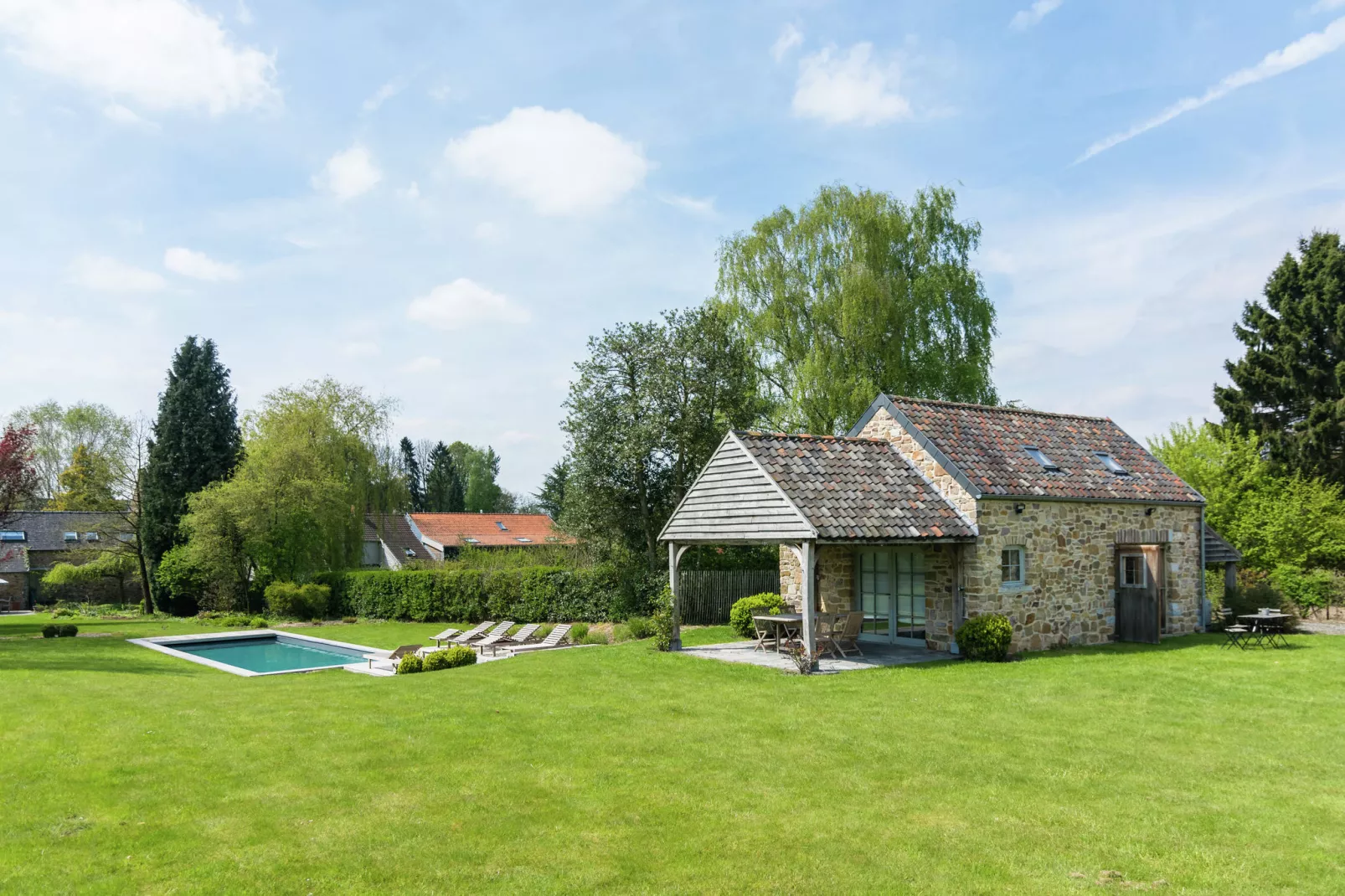 Au Milieu De Nulle Part-Exterior summer