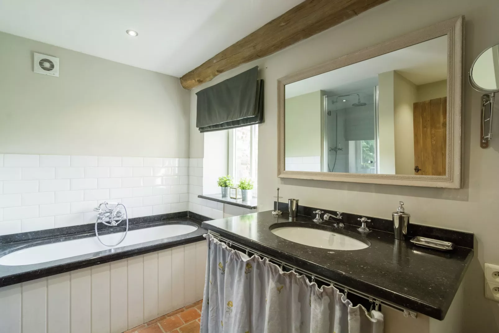 Au Milieu De Nulle Part-Bathroom