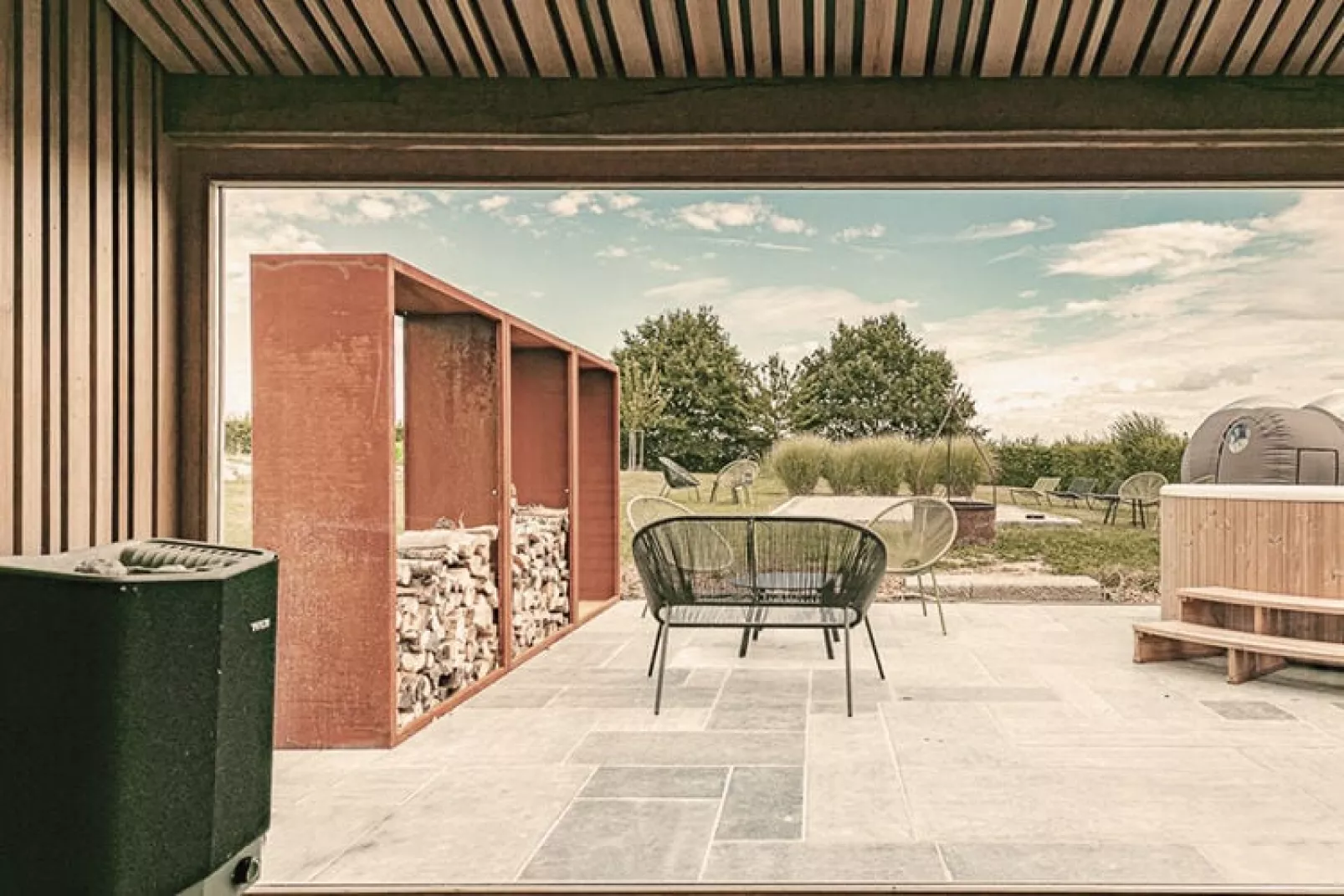 Gite de la Tour-Terrace balcony