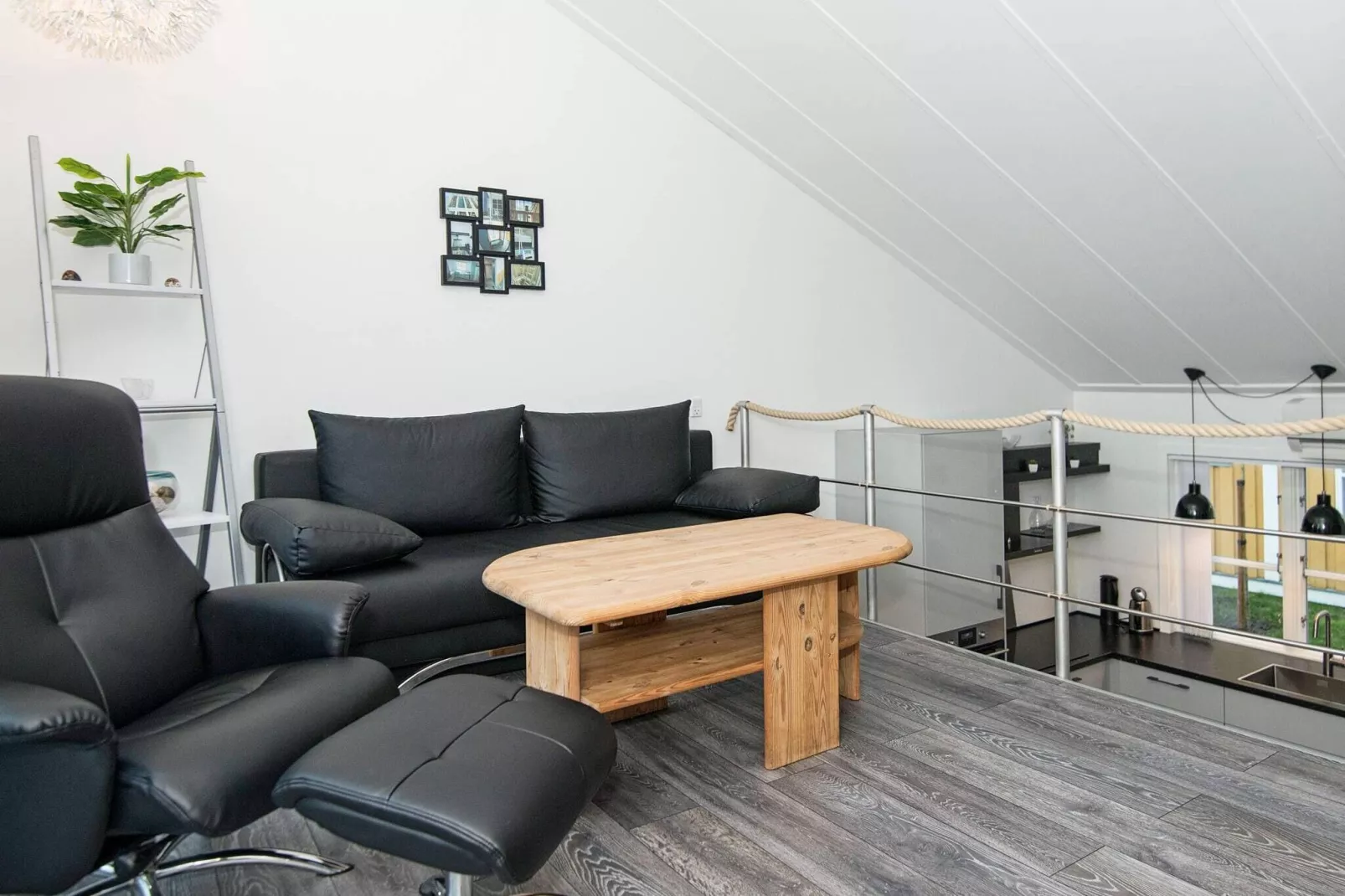 3 room,2 levels-Intérieur