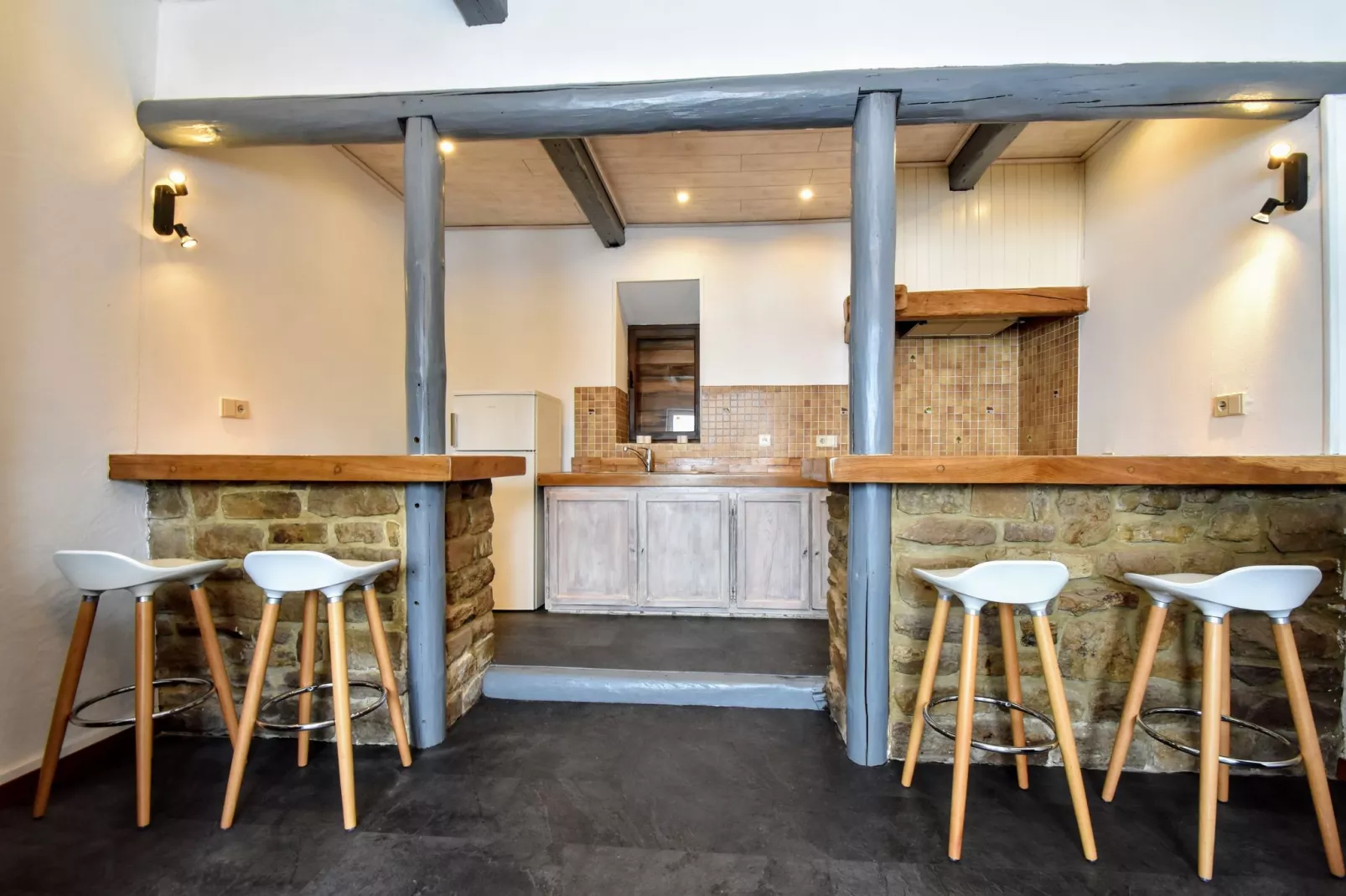 La Maison à la Piscine-Kitchen