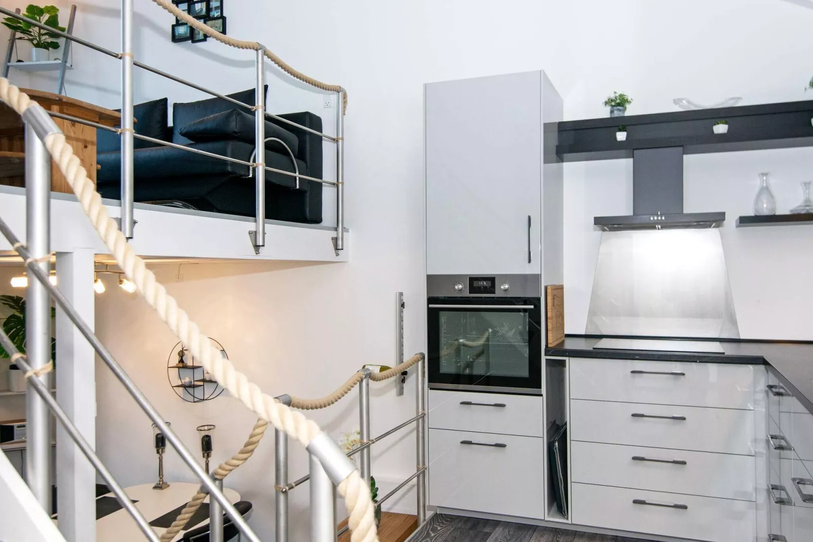 3 room,2 levels-Intérieur