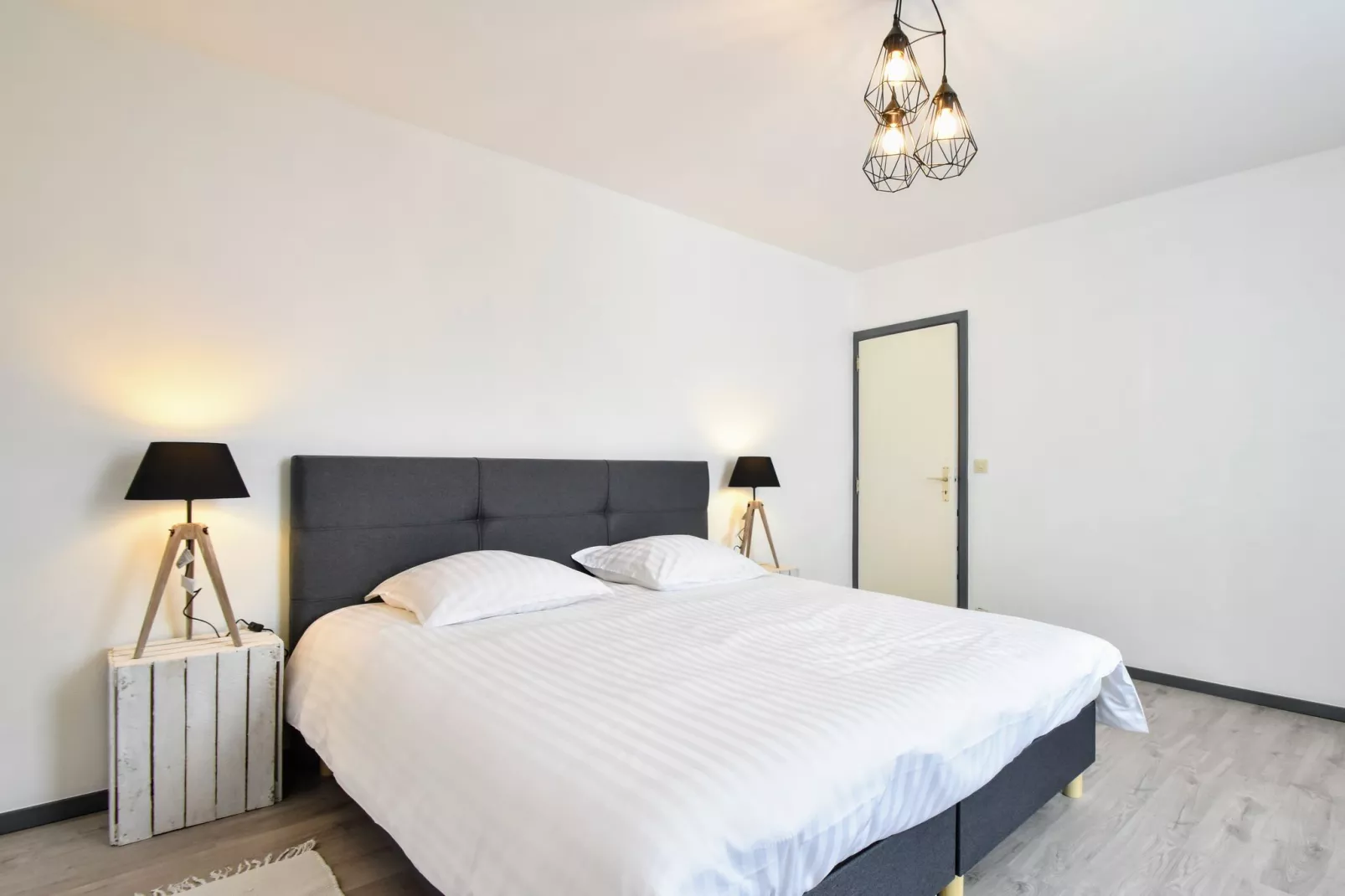 La Maison à la Piscine-Bedroom