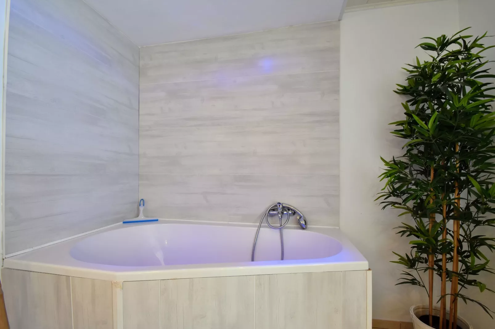 La Maison à la Piscine-Bathroom