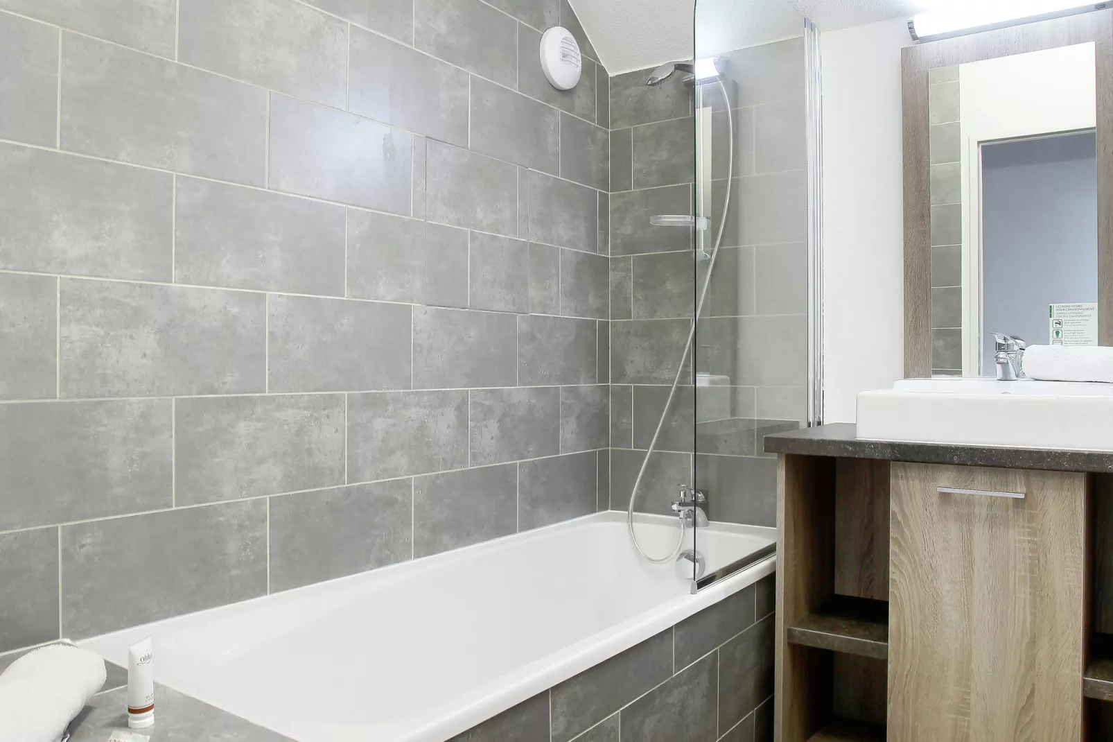 Résidence Aquisana 1-Badezimmer
