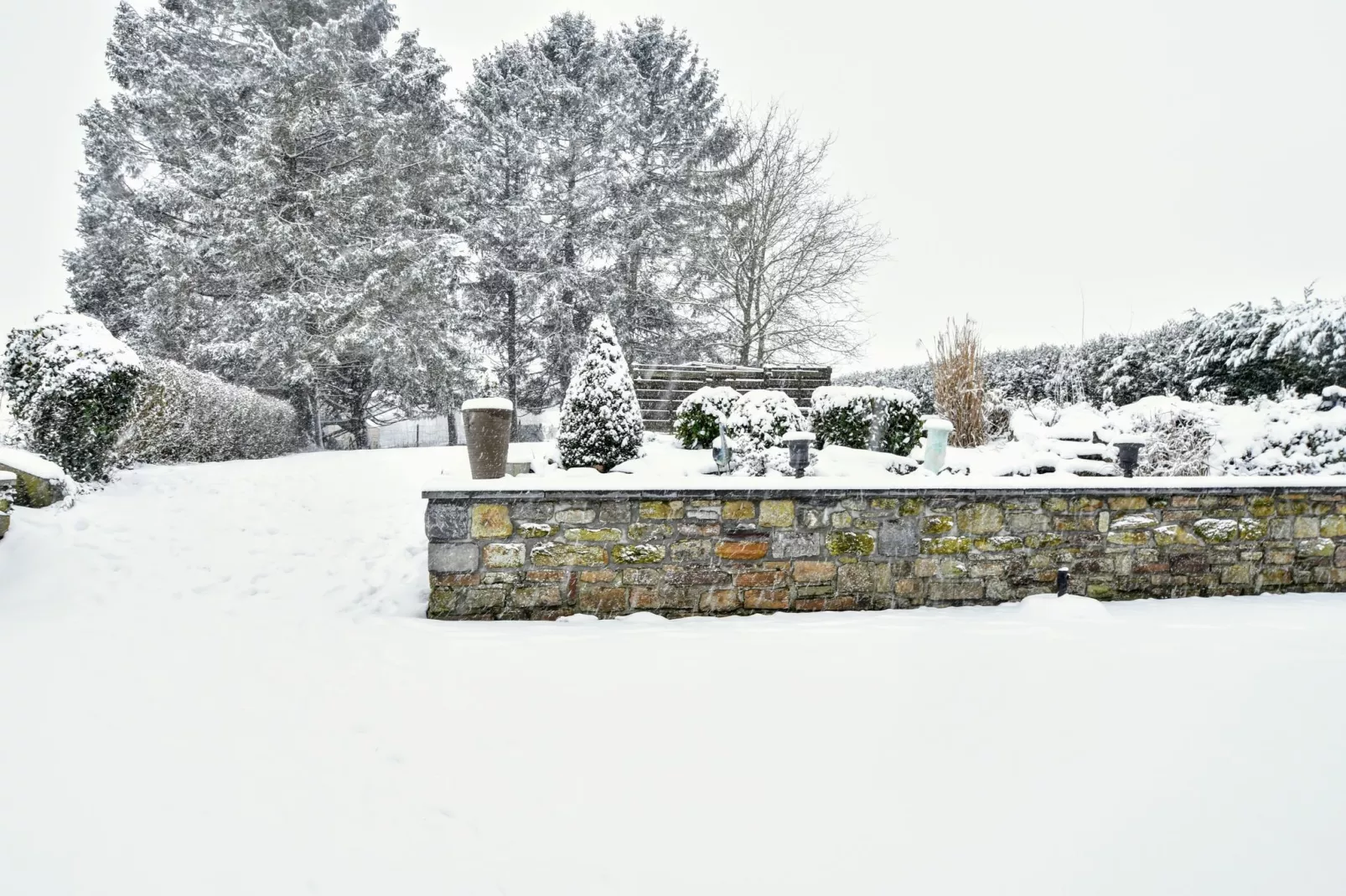 La Maison à la Piscine-Garden winter