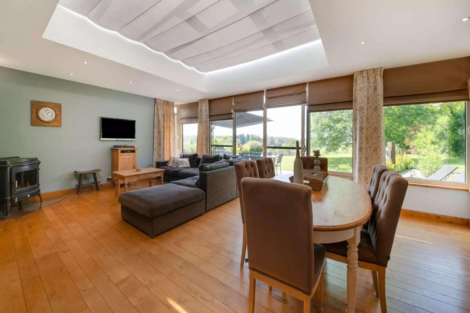Le MH 13-Living room