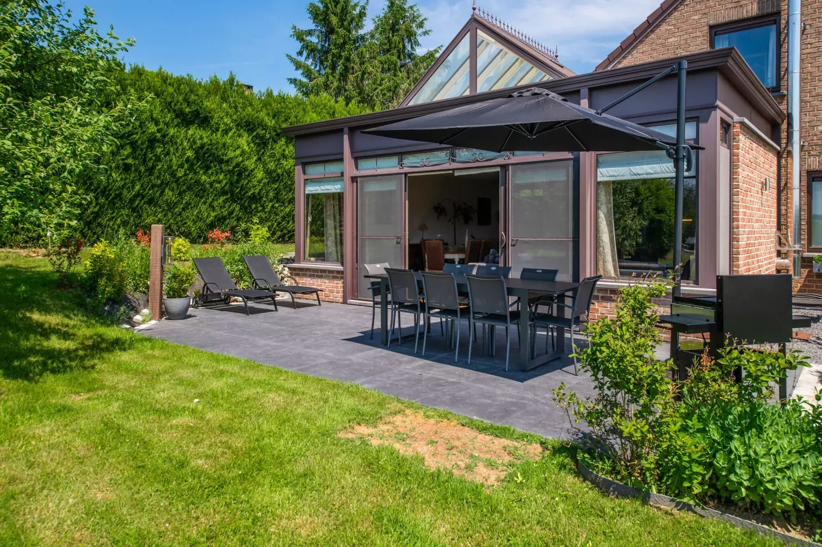 Le MH 13-Exterior summer