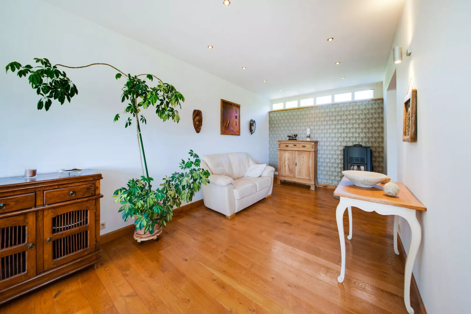 Le MH 13-Living room