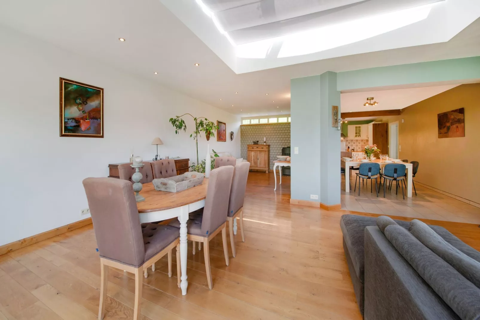 Le MH 13-Dining room