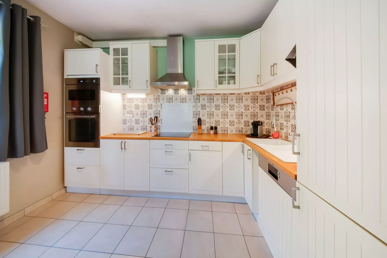 Le MH 13-Kitchen