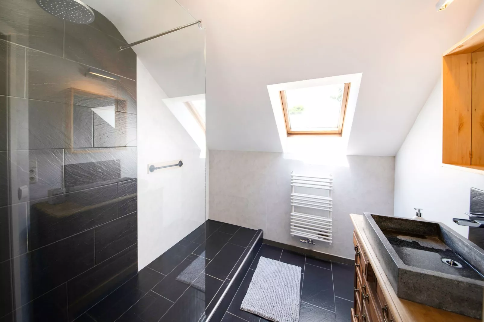 Le MH 13-Bathroom