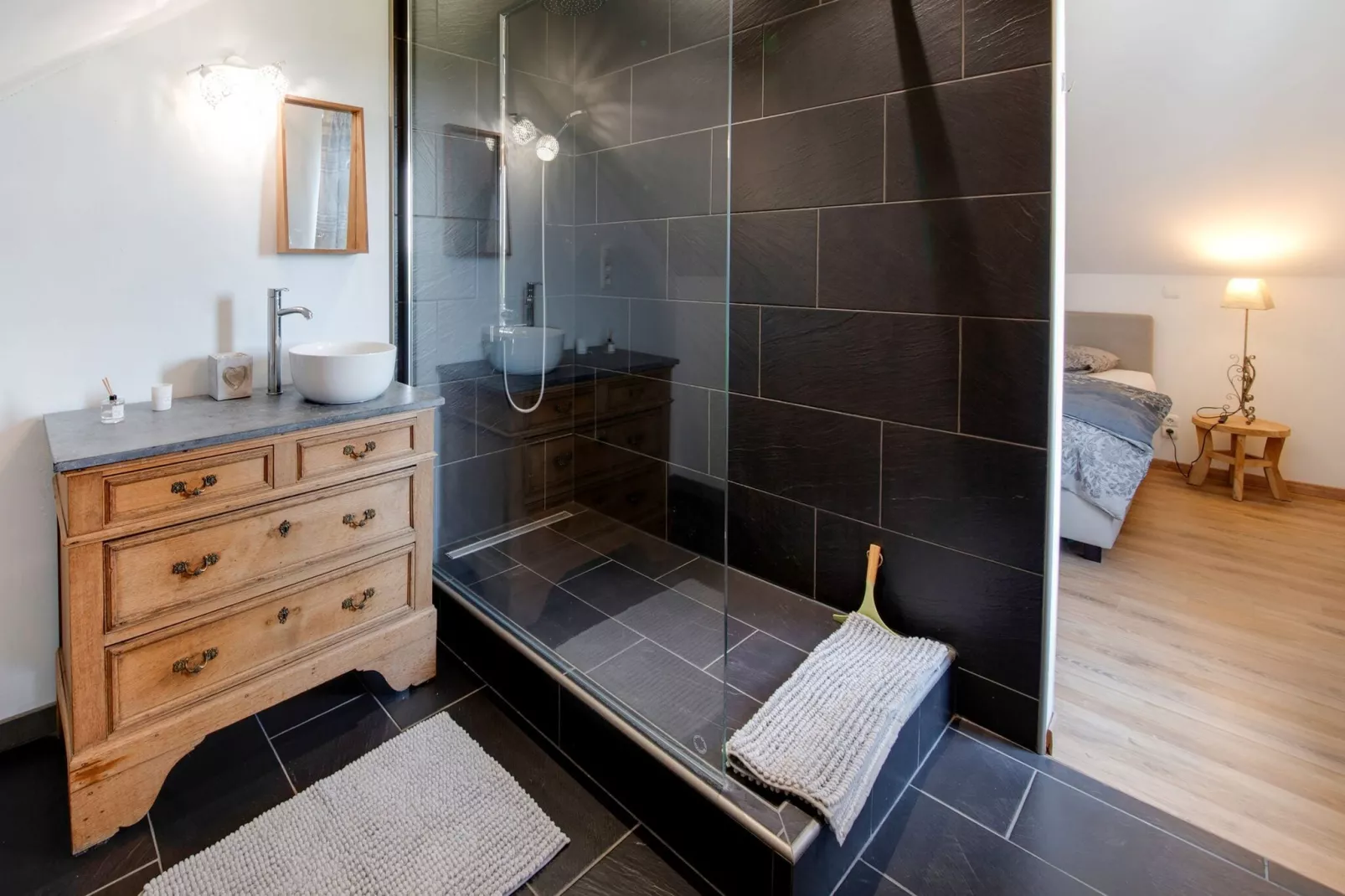 Le MH 13-Bathroom