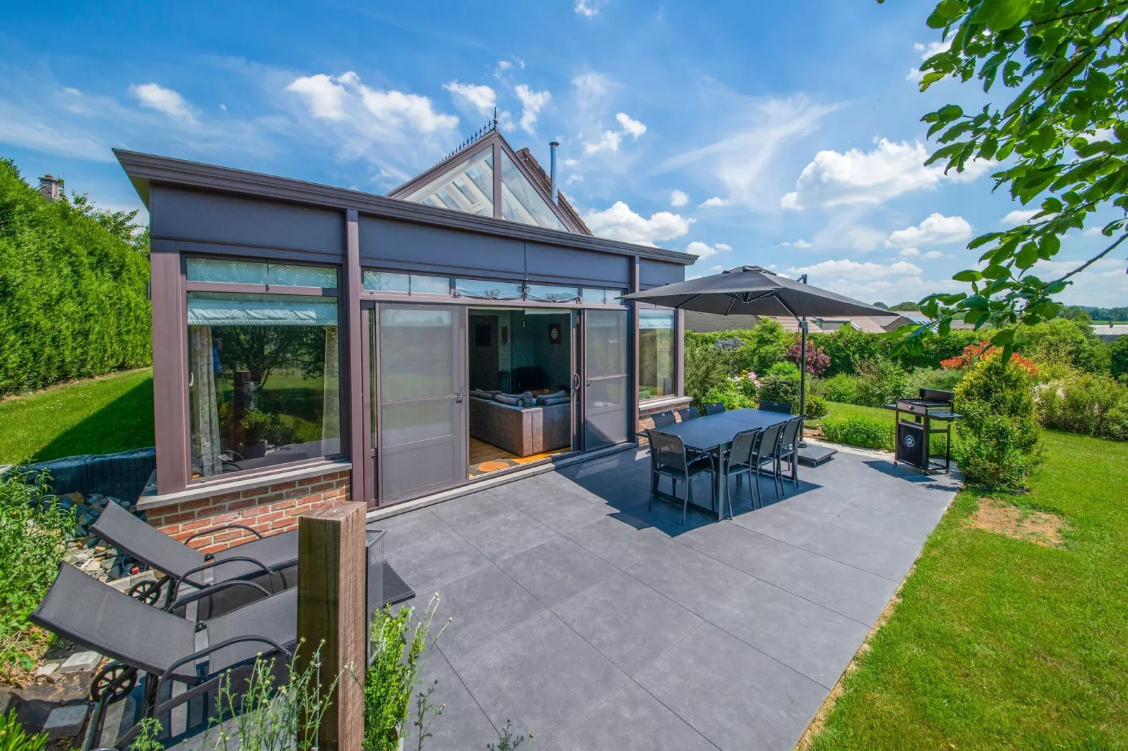 Le MH 13-Exterior summer