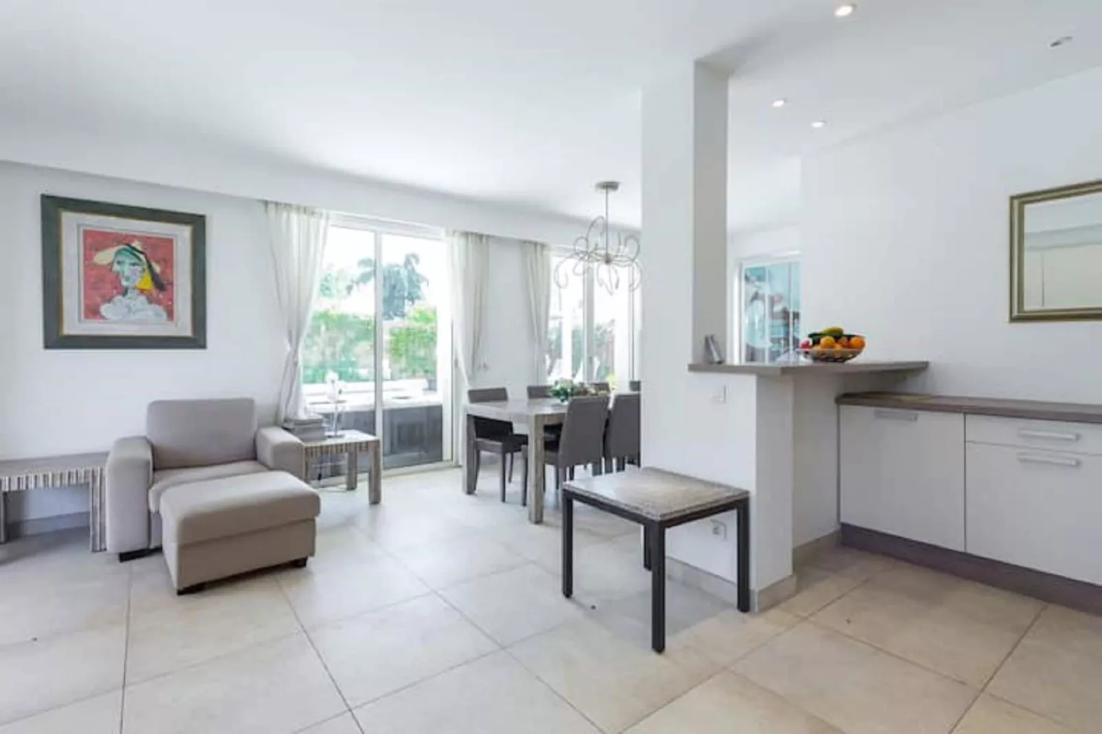 Residence Dulys-Dining room