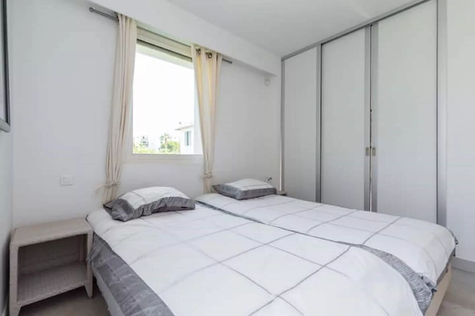 Residence Dulys-Bedroom