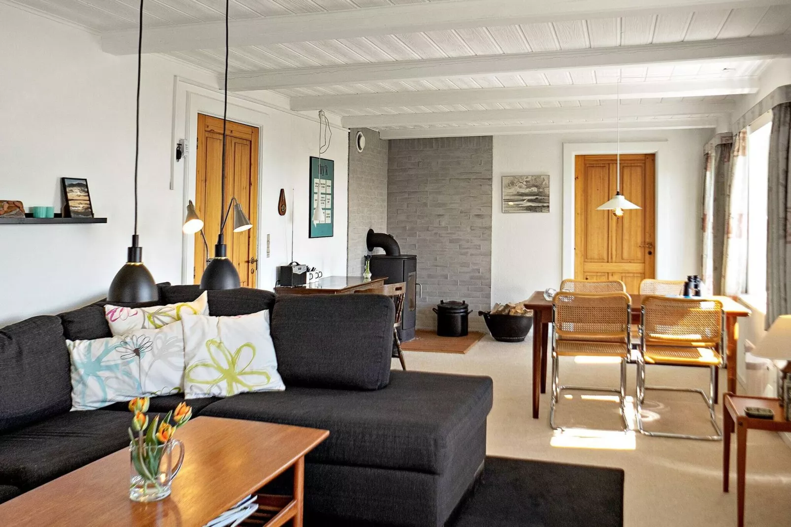 Panoramic Waterside Retreat-By Traum-Indoor