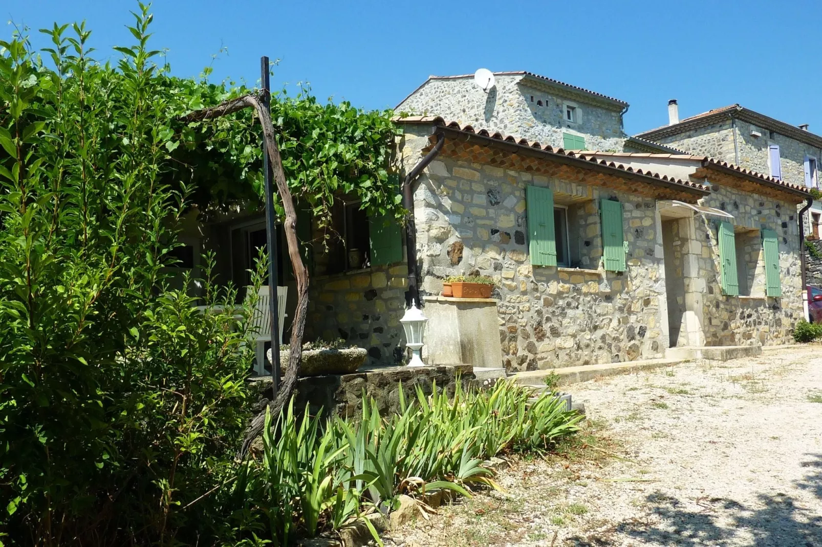 Maison de village-Exterior summer