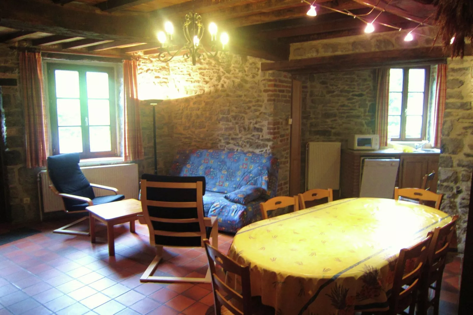 Gite du Viroin 1-Dining room
