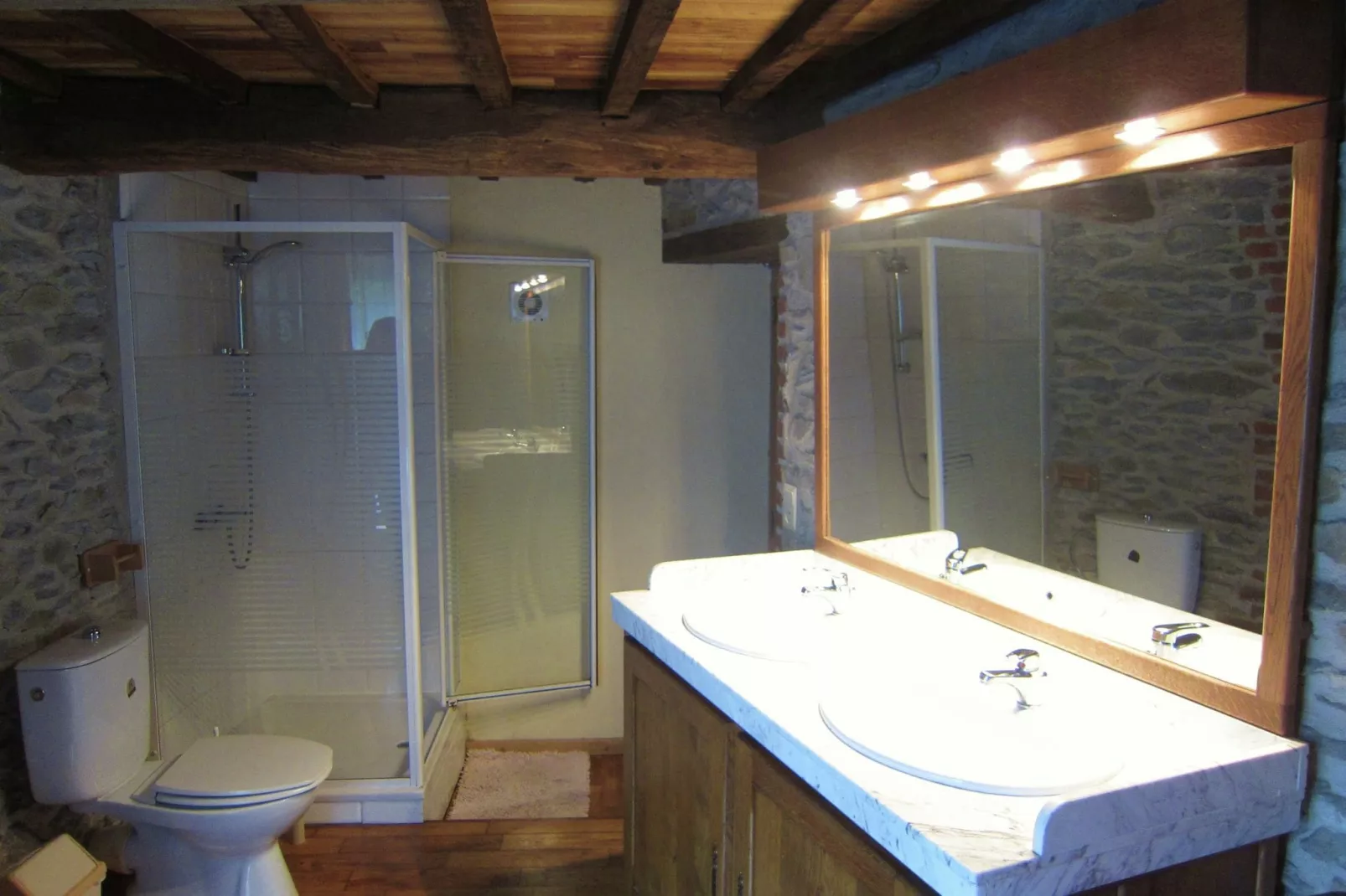 Gite du Viroin 1-Bathroom