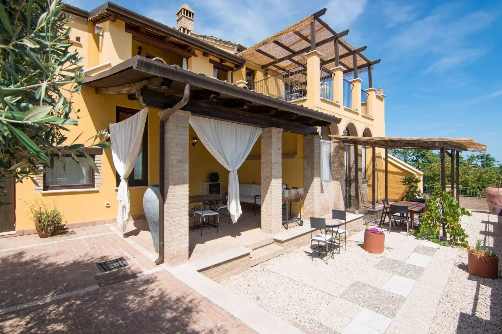 Peperoncino-Exterior summer