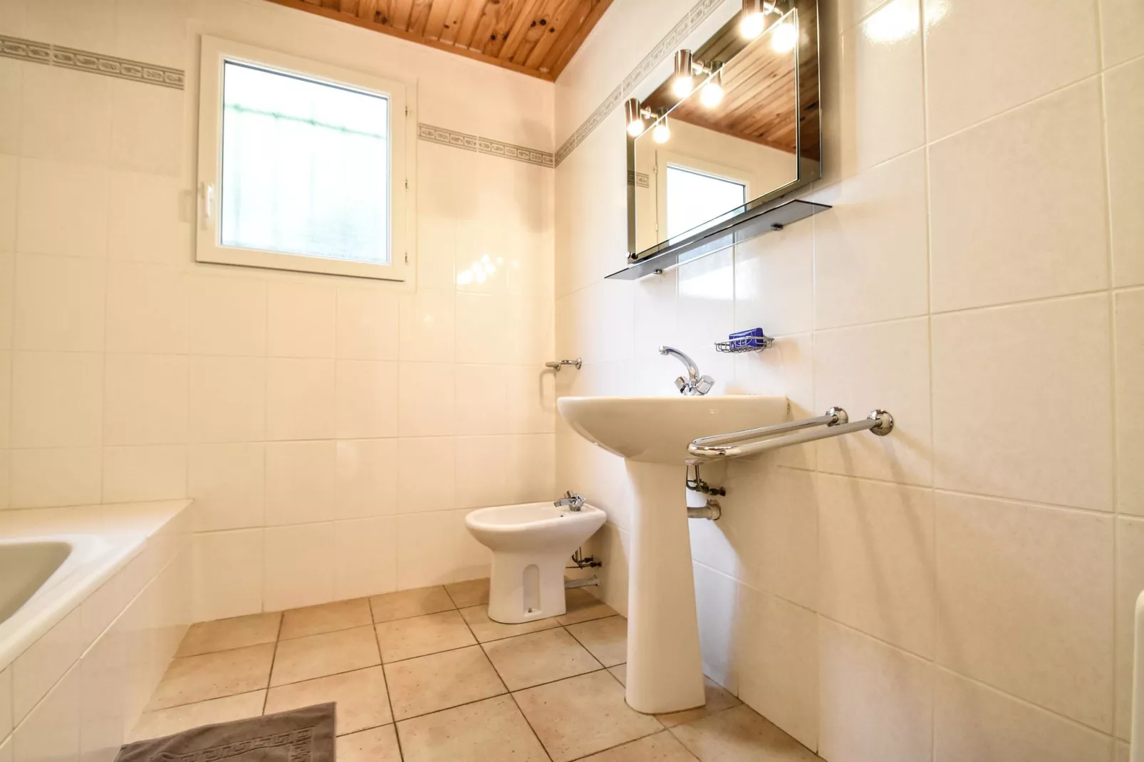 Jurio - ARGELIERS-Bathroom