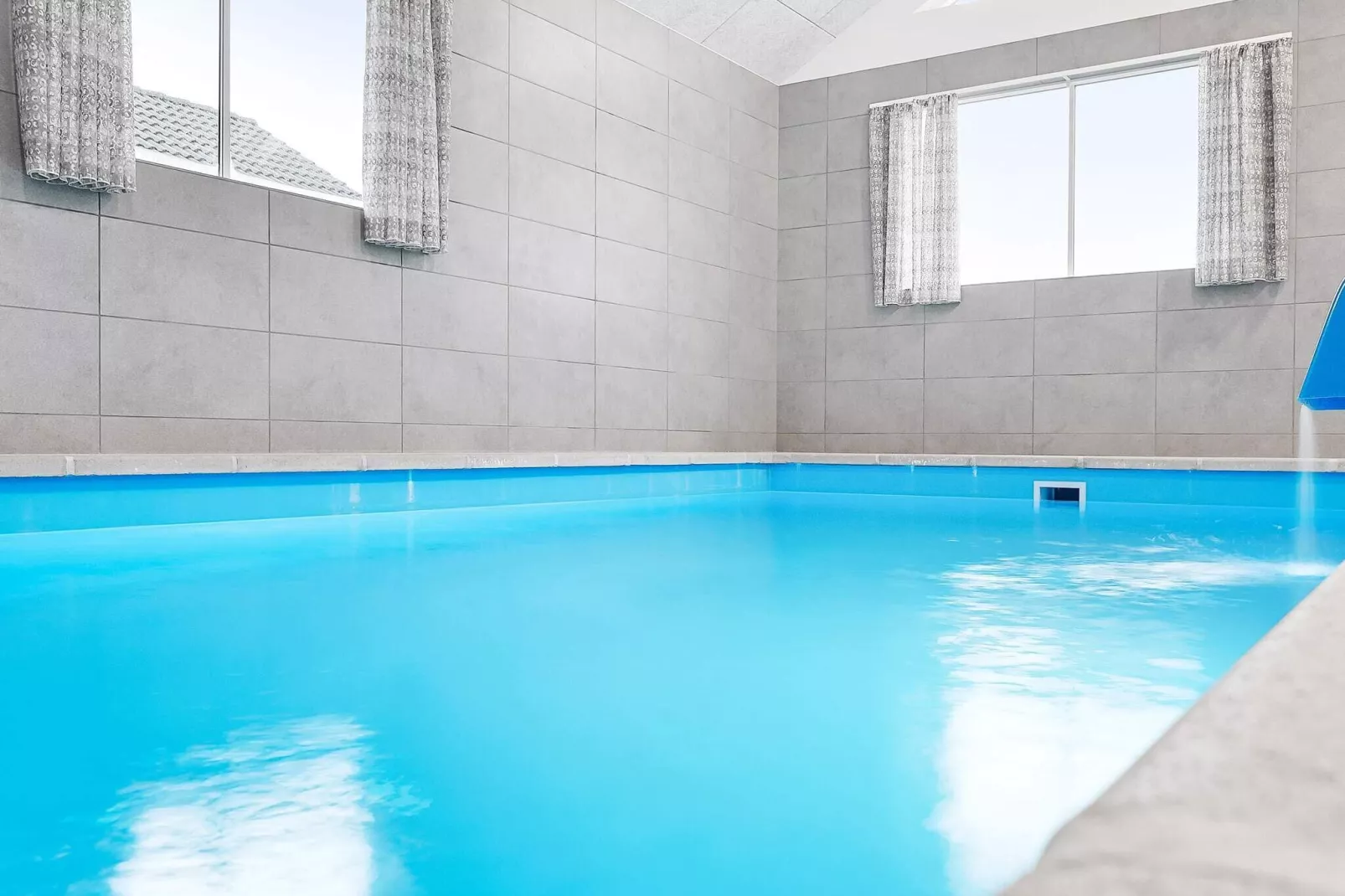 24 Personen Ferienhaus in Hasselberg-Schwimmbad