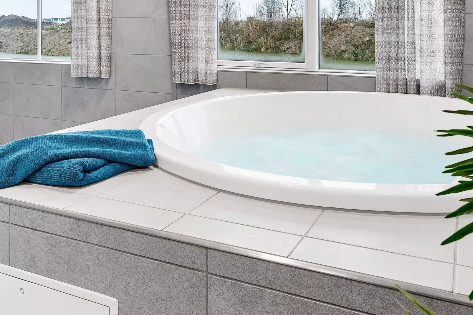 24 Personen Ferienhaus in Hasselberg-Wellnessbereich