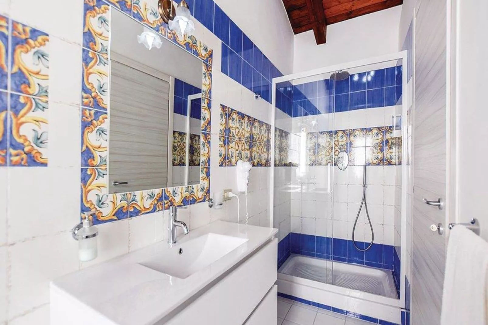 Botti House-Bathroom