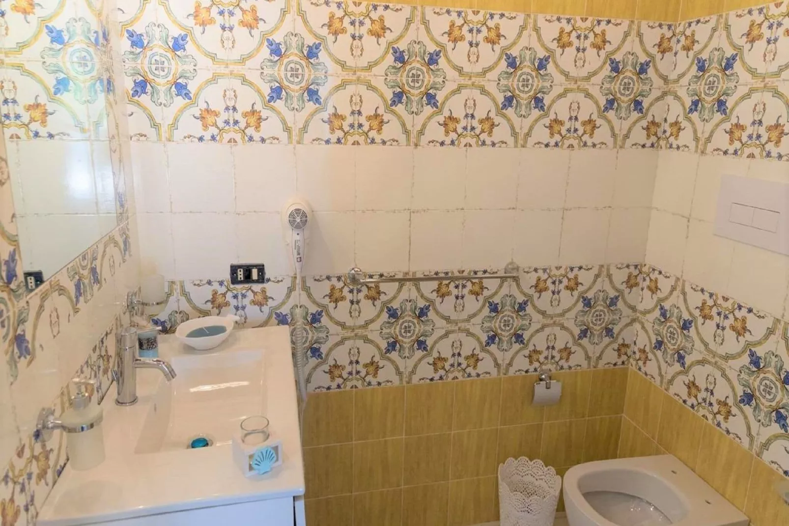 Botti House-Bathroom